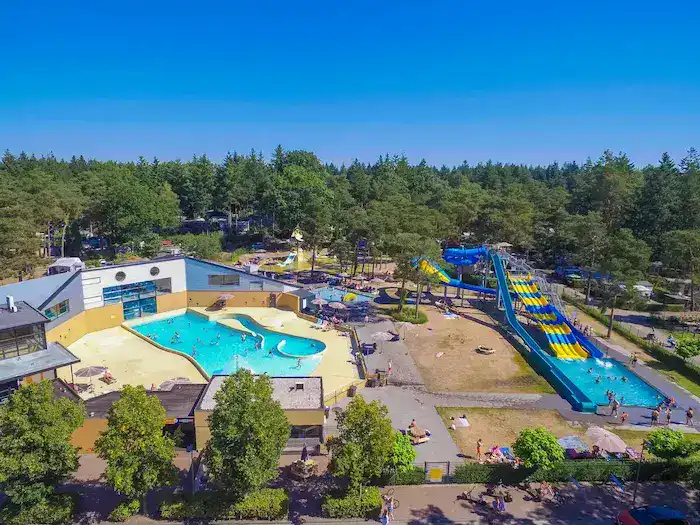 Camping met zwembad en privé sanitair
